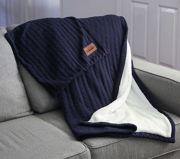 Bg070 - Sweater Weather Sherpa Blanket W/ Pillowcase