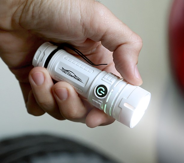 reNew Lite Rechargeable Flashlight