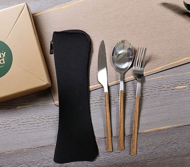 Faux Wood Grain Utensil Set In Pouch